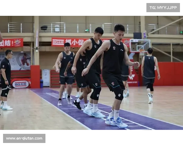 老将以丰富经验助力球队成长更衣室领袖作用凸显激发团队凝聚力